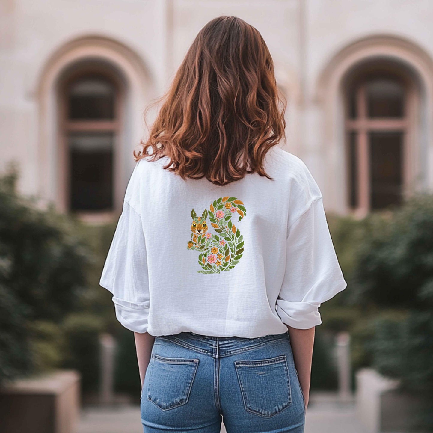 Floral Squirrel Machine Embroidery Design, Floral and Botanical Embroidery, Autumn Squirrel with Acorn Embroidery Pattern for Fall Decor PES