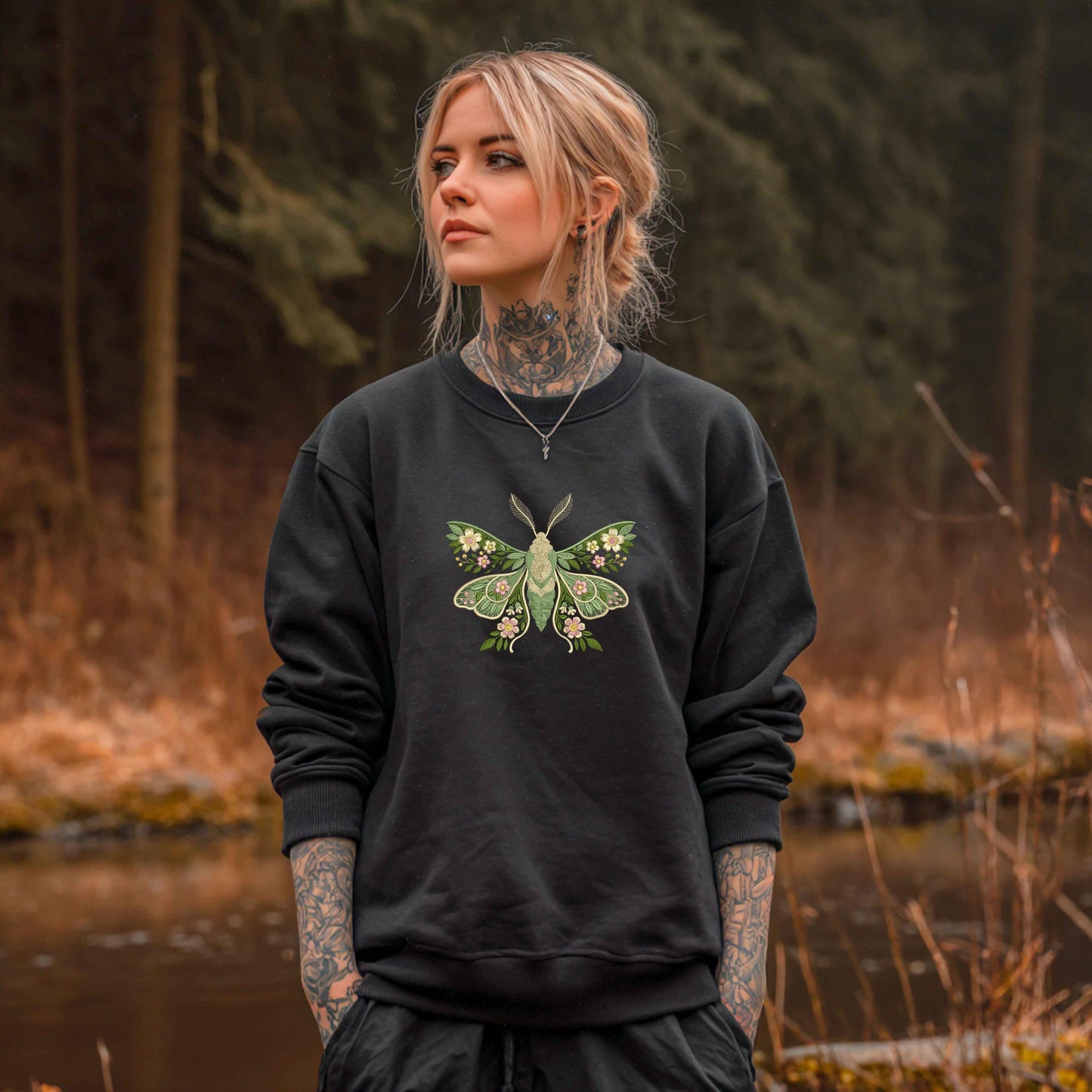 Embroidery Moon Moth with flowers, Nature insect design in 6 sizes, Luna Moth Flower Embroidery Design, Moth Pattern PES, Insect Embroidery