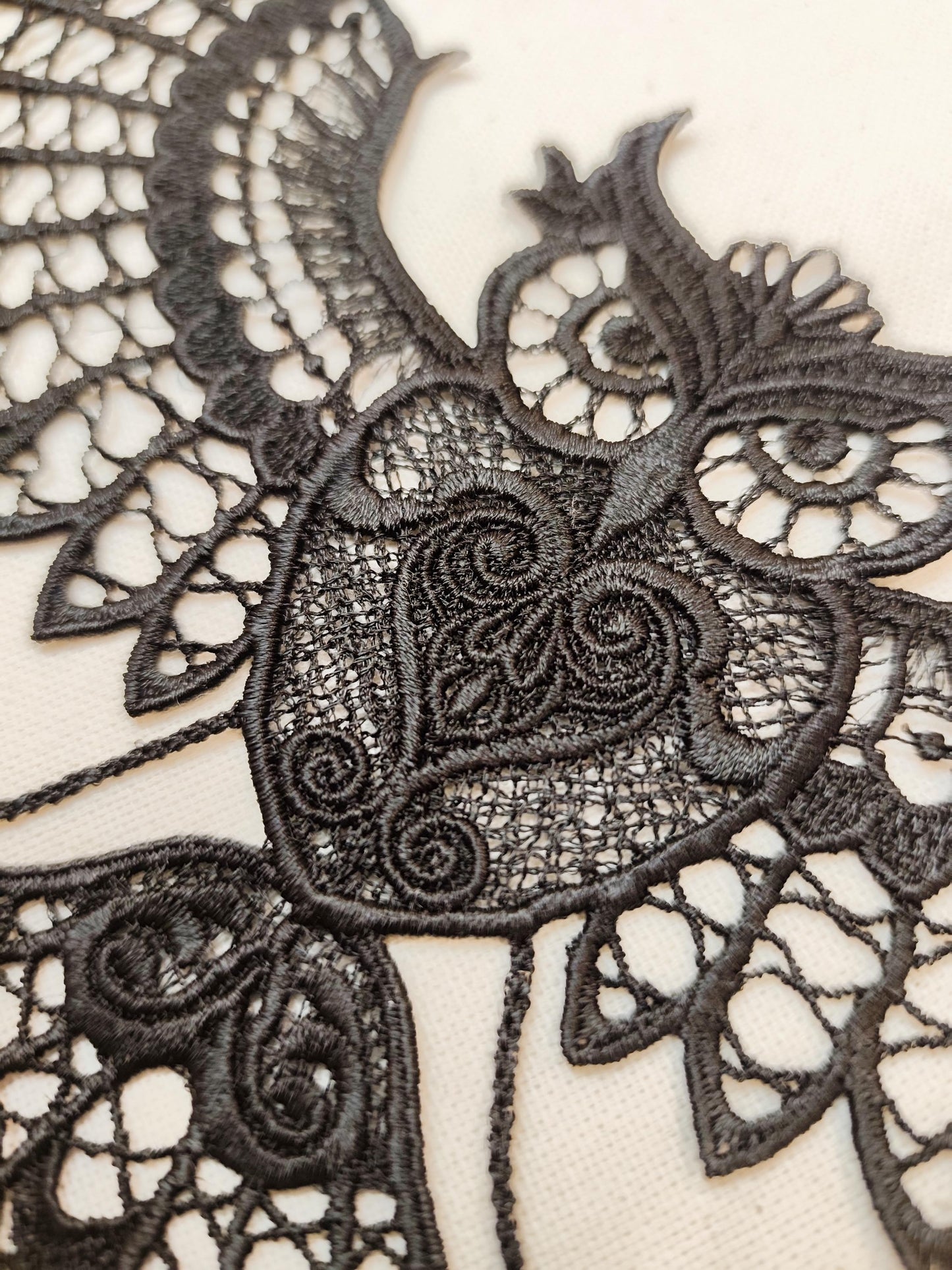 FSL Owl Embroidery Pattern, Beautiful Lace-Style Owl for Machine Embroidery Projects