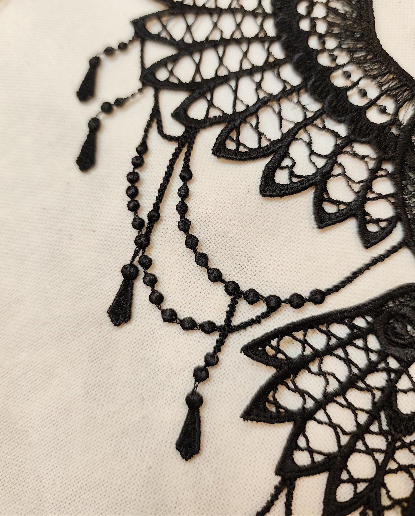 FSL Owl Embroidery Pattern, Beautiful Lace-Style Owl for Machine Embroidery Projects