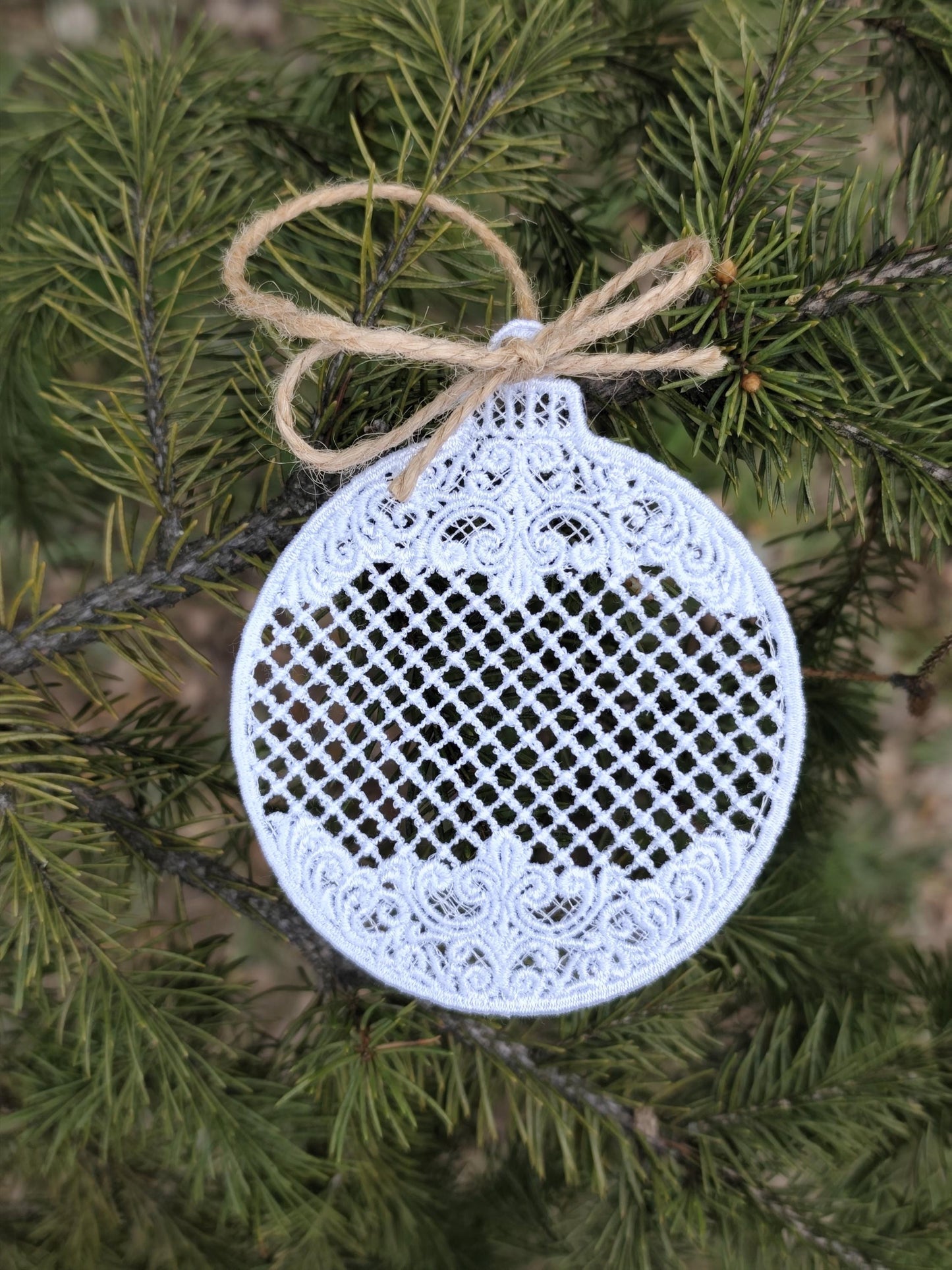 FSL Christmas Ornament Embroidery Design, Lace Bauble Machine Pattern (Digital Download)